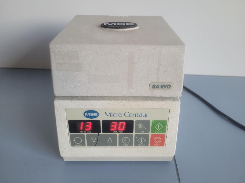 Mini centrifugeuse de laboratoire MSE Micro Centaur SANYO_0