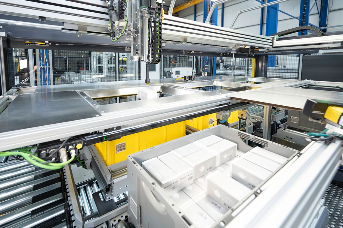 Robot préparation de commandes intelligent, rapide et fiable  - SSI PIECE PICKING_0