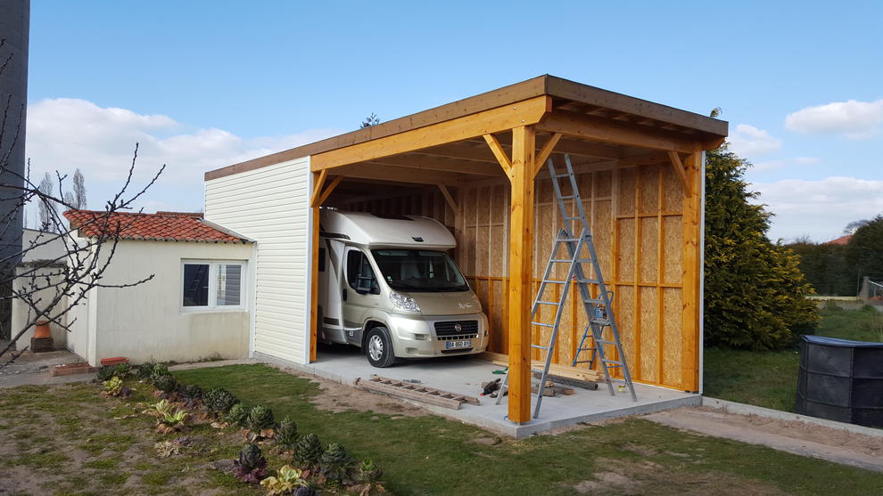 Abri camping car semi-fermé / structure en bois / toiture plate_0