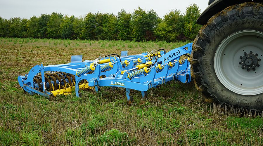 Fissurateur Cybelle avec rouleaux en tandem pour un travail du sol efficace