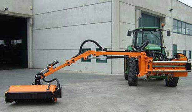 Broyeur d'accotement Mantis - Hymach - 4,5 m - Rotation 360°_0