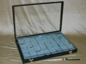 6B) COFFRET LUXE 26X38CM + BOITE PLASTIQUE 32 COMPARTIMENTS.