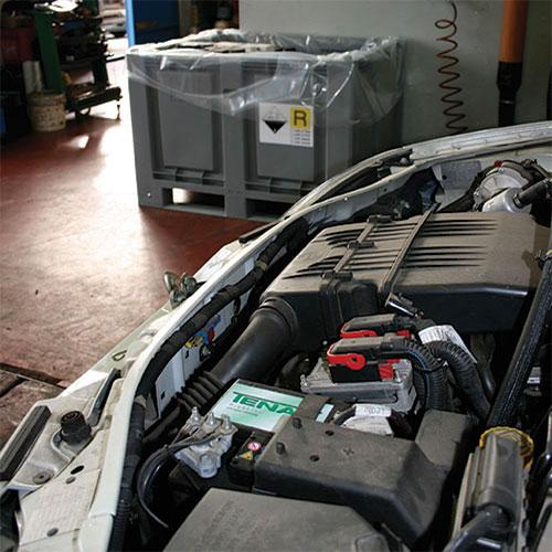 Caisse-palette en plastique - 700/600 NEW/300 PLUS - Pour produits dangereux solides - Stockage batteries usagées conforme ADR_0