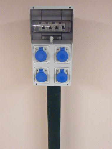Coffret électrique étanche IP66 de camping - 4 disjoncteurs différentiels 30mA monté sur poteau 80x80_0