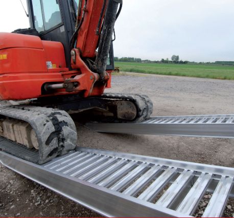 Rampe de chargement en alu - Chargement des engins de chantier