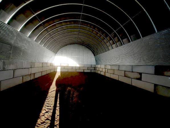 Tunnel de stockage rigide avec bloc béton adapté à tous les besoins_0