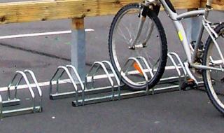 Râtelier à vélo métalliques à sceller de 3 à 5 places - Abris et services_0