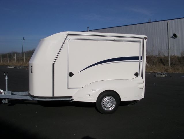 Venus - Remorque fourgon 600 kg - Vans Bardot avec pavillon polyester et options variées_0