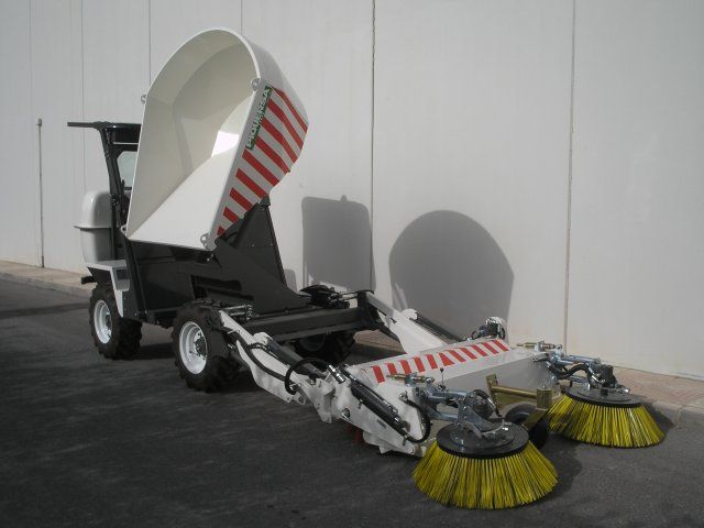 Ba-2500h-ag - balayeuse mécanique de voirie - Piquersa - moteur Perkins diesel 49,5 ch - transmission hydrostatique 4x4 - capacité 2500 kg_0