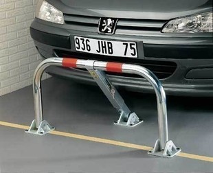 Barrière de parking 45x98cm - verrouillage automatique - 12 points de fixation - livrée avec vis, chevilles et cylindre CEE_0