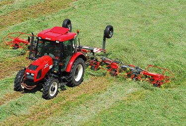 Faneuse OZ - 898 Rozmital - largeur de travail 8,9 m avec 8 rotors et châssis compact_0