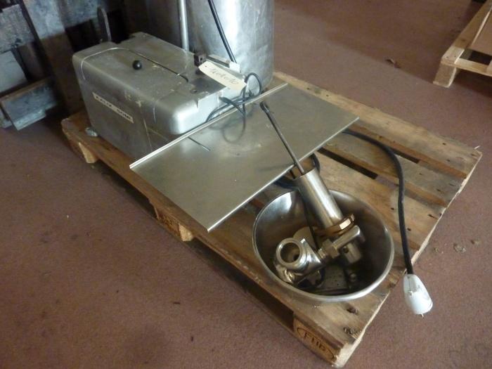 Remplisseuse semi-automatique liquide et pâteux Kalix Somi d'occasion - alimentation 380 volts_0