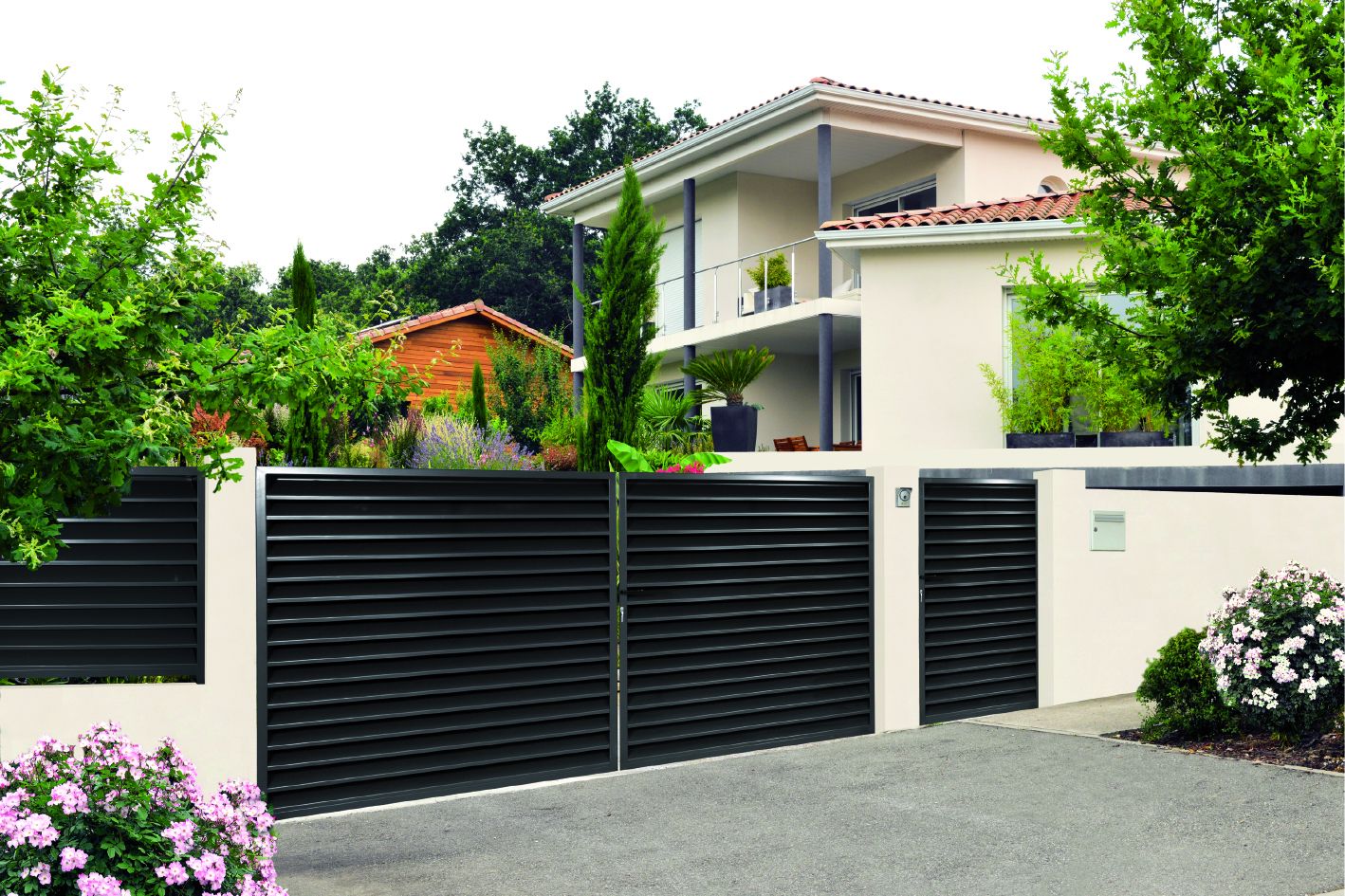 Portail coulissant Monte Carlo - cadre tube 40x80x2 - tôle de 2 - avec accessoires_0