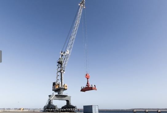 Lpm 120 à 550 grue portuaire mobile - liebherr - capacité de levage max 42 à 144 t_0