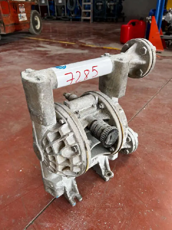 Pompe double membrane d'occasion - référence                        :                         c7285_0