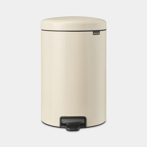 Poubelle à pédale NewIcon 20 litres - Soft Beige Brabantia UGS149948 - Design intemporel, anti-odeurs et système anti-basculement_0