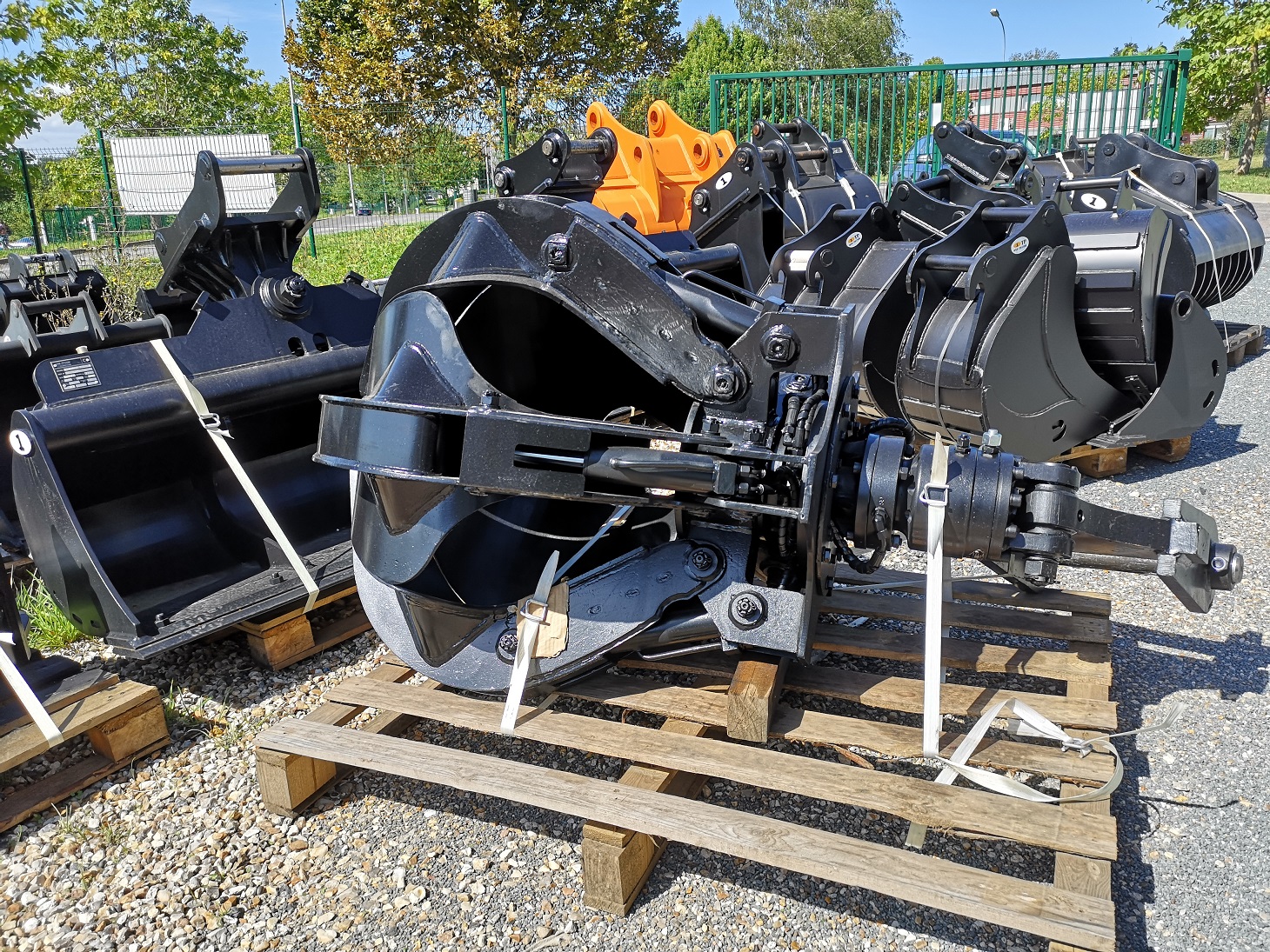 Équipement de manutention type grappin à ferraille