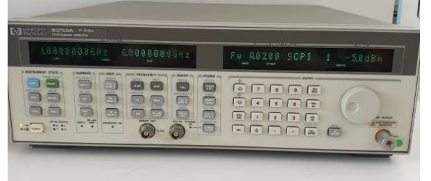 83752a - Générateur de signaux synthétisés à balayage - Keysight Technologies (Agilent / HP) - 10 MHz à 20 GHz_0