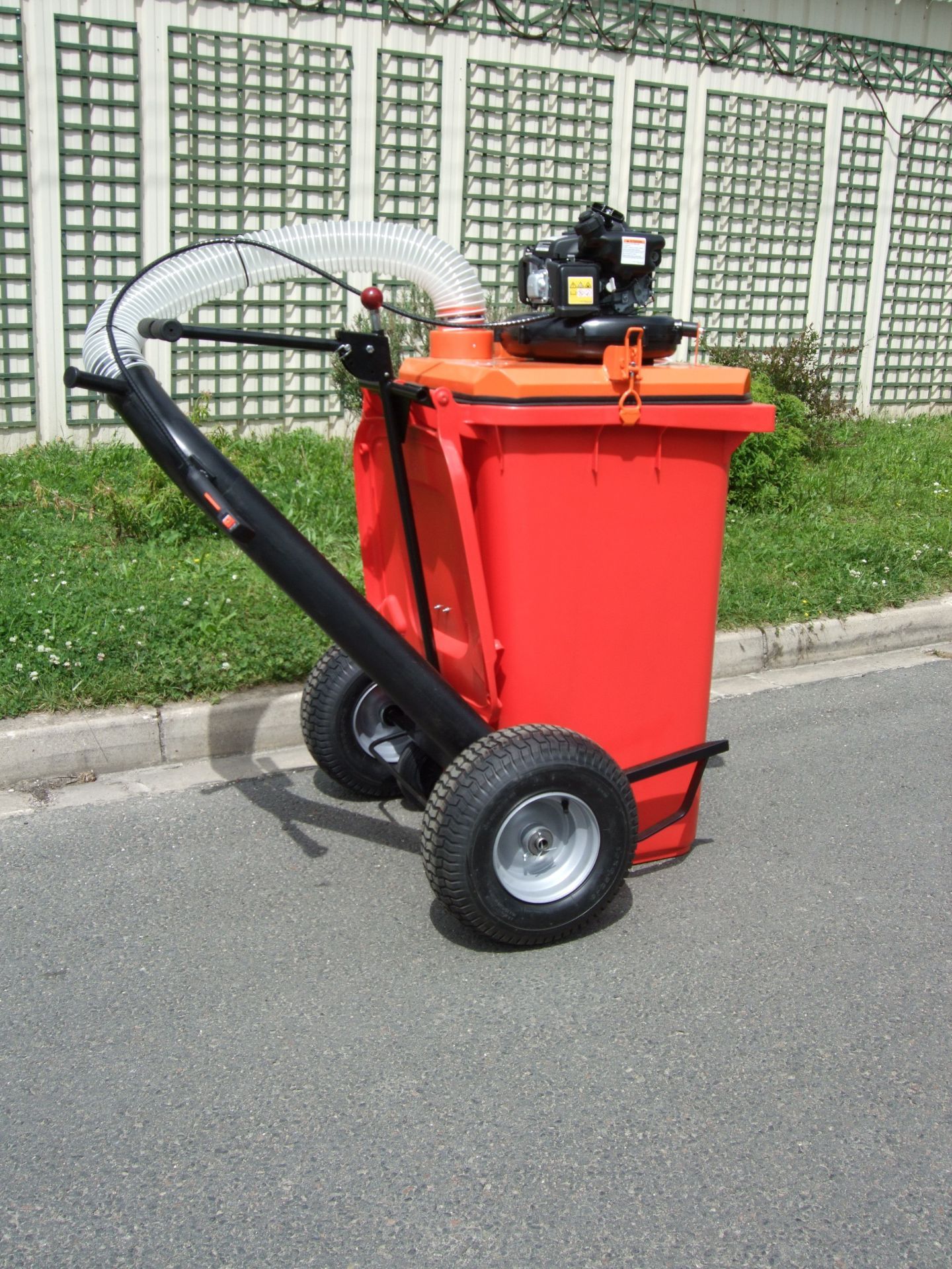 Aspirateur de voirie puissant avec bac 240 litres honda 50 cm3 4 temps_0