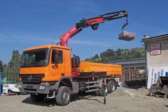Grue auxiliaire Fassi F215A Active - capacité jusqu'à 20,1 tm - bras hydraulique 23,6 m avec jib_0