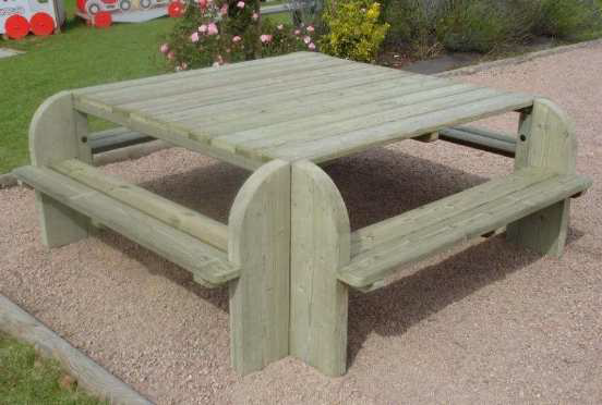 Table pique nique Elite carrée en bois 2,30m x 2,30m x 0,75m - Piétement et bancs en bois traité autoclave classe IV - Livrée en kit - Garantie 10 ans_0