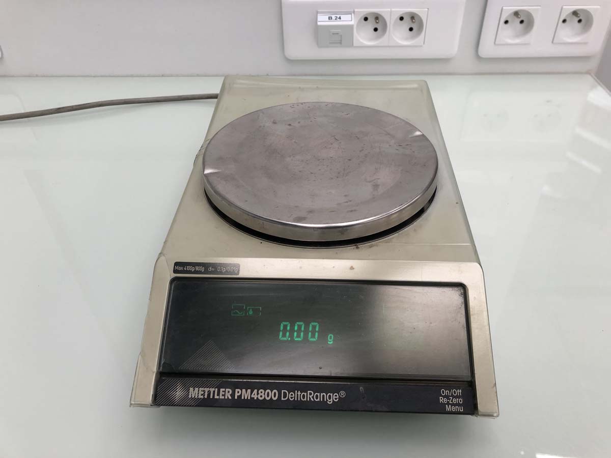 Balance de précision d'occasion pour laboratoire pharmaceutique - METTLER TOLEDO PM4800 DeltaRange - Max 4100g/800g_0