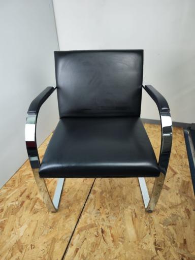 Fauteuil Knoll Brno d'occasion - design emblématique de Ludwig Mies van der Rohe - acier tubulaire, accoudoirs en cuir ou toile_0
