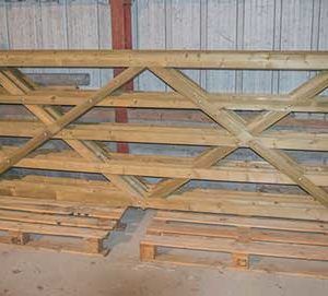 Barrière équestre en bois - dessus plat - longueur 2m - disponible en plusieurs dimensions_0