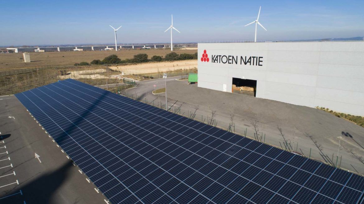 Ombrière de parking - Urbasolar - Puissance 694 MWC pour production photovoltaïque adaptée aux besoins énergétiques_0