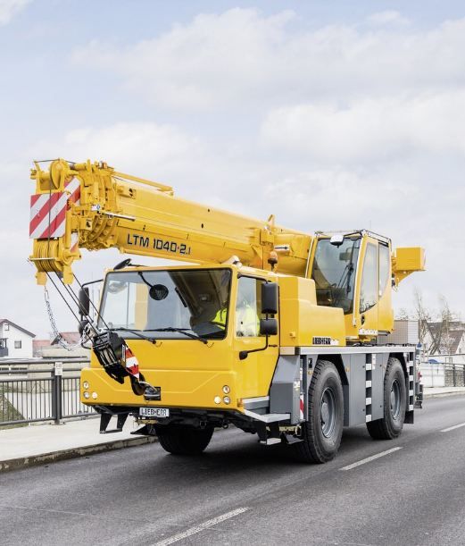Grue automotrice LTM 1040-2.1 - Liebherr - capacité de charge max 40 t - flèche télescopique jusqu'à 35 m_0