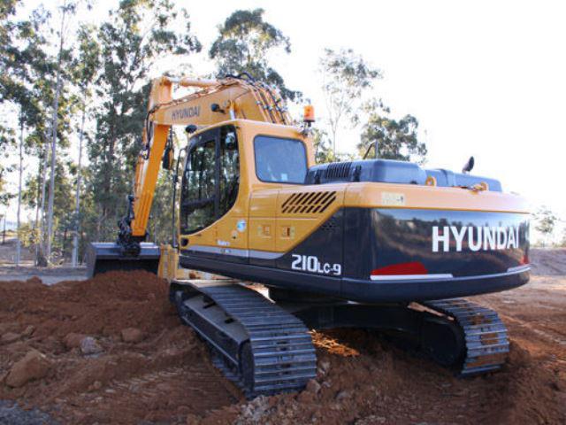 Pelle sur chenilles en location - 23T - PC 23 - équipée d'un dispositif d'attache rapide pour travaux de fondations et de tranchées_0