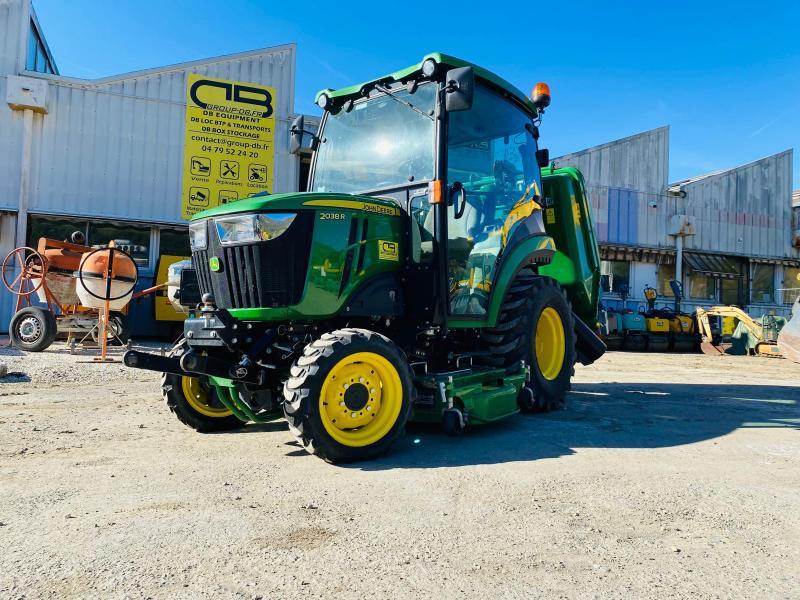 John Deere 2038R avec plateau de coupe et bas de ramassage_0