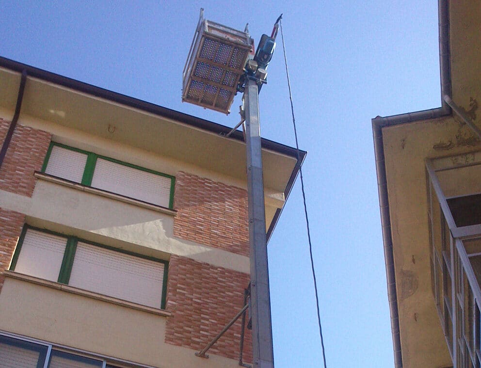 Monte-matériaux avec  une capacité de charge 450 kg pour espaces réduits - MC 450_0