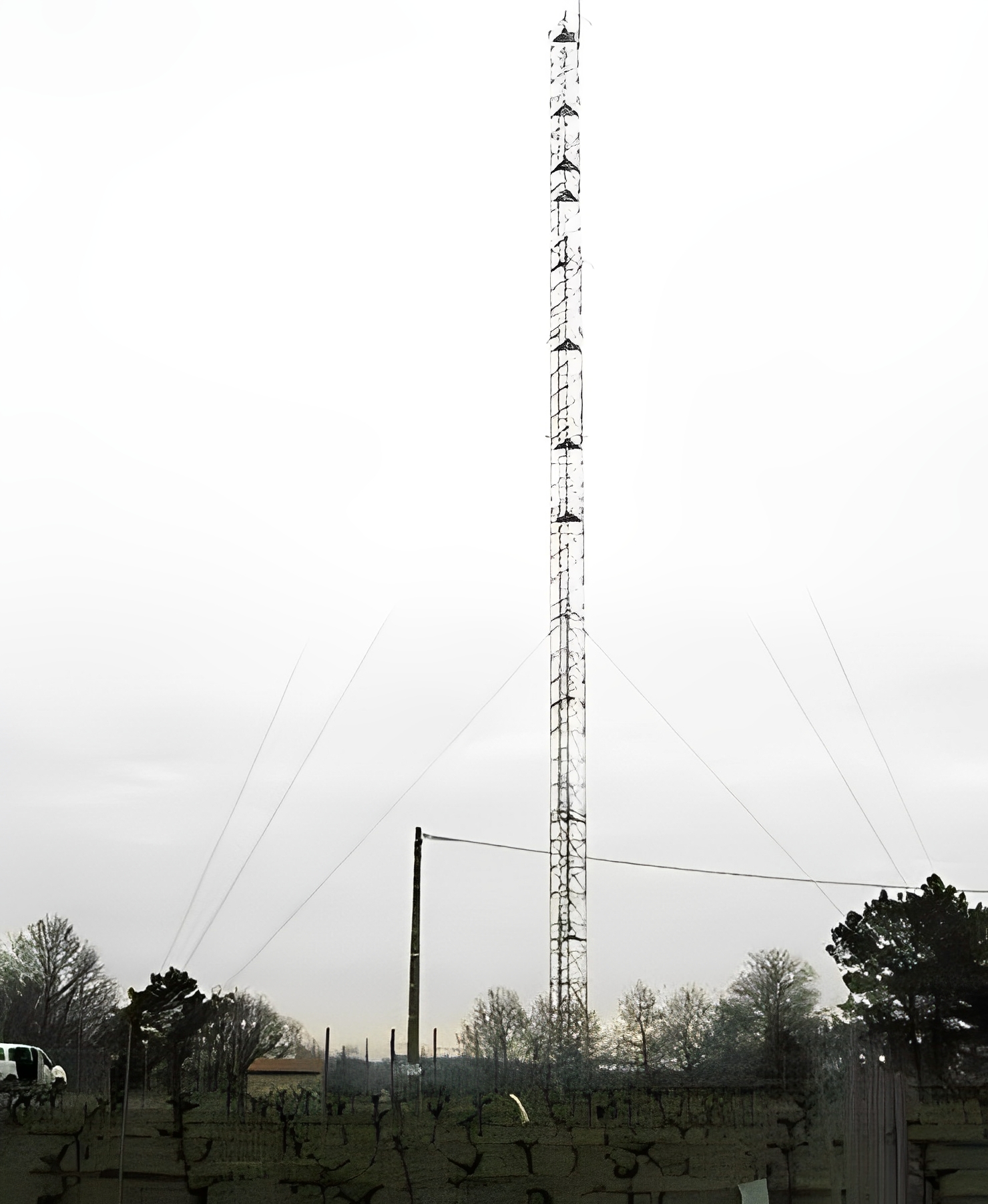 Pylône électrique haubané_0