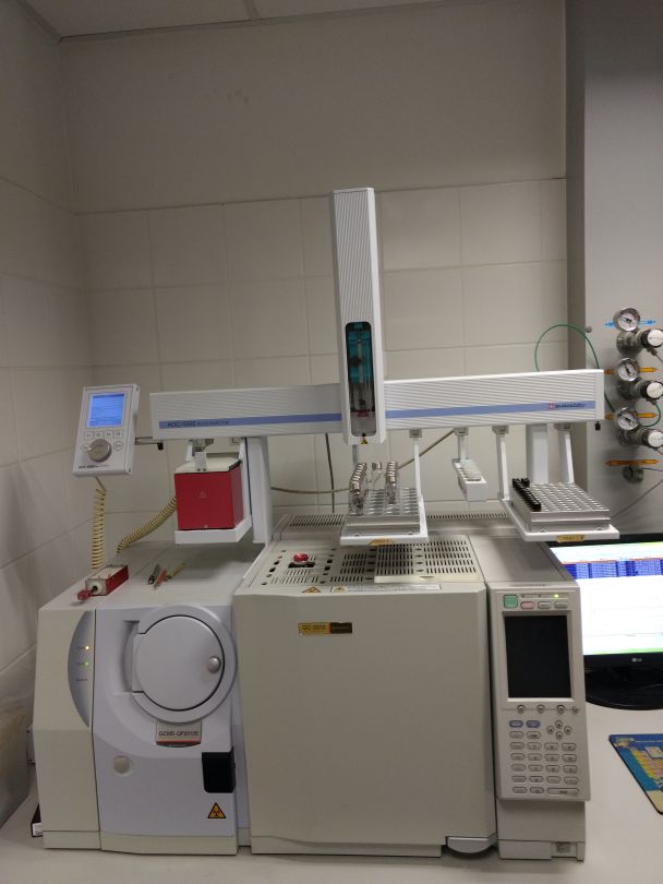 Chromatographie gazeuse d'occasion, de laboratoire environnemental gcms-qp2010s shimadzu - p2212-2051_0