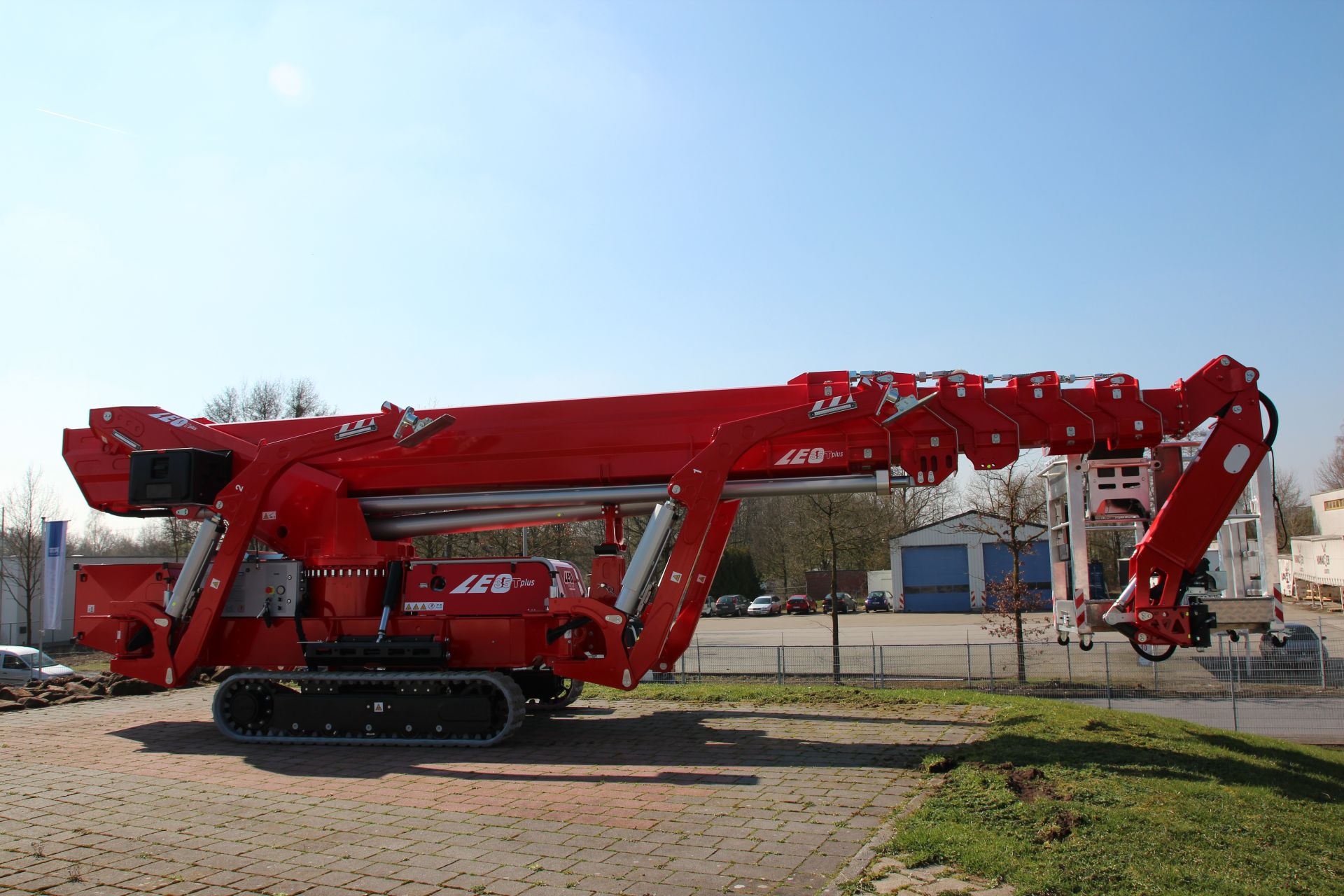 Nacelle araignée LEO35Tplus - chenilles ajustables hydrauliques - hauteur de travail 35,00 m - capacité panier 400 kg_0
