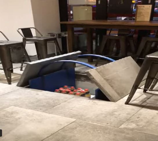 Monte charge à trappe 2 vantaux pour des charges de 0 à 1 500 Kg  conçu pour les bars, les restaurants, les bureaux de tabacs_0