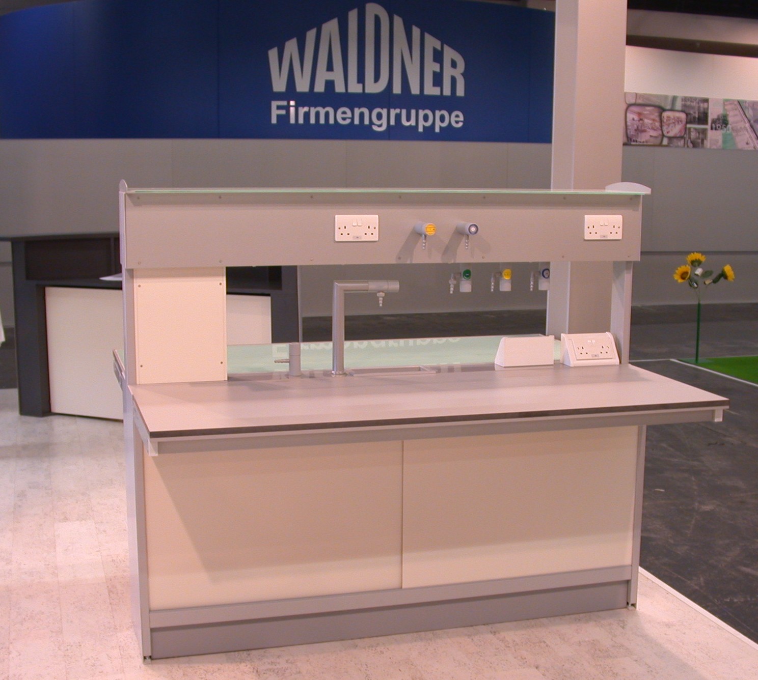 Paillasse avec pietement en porte-à-faux / WALDNER_0