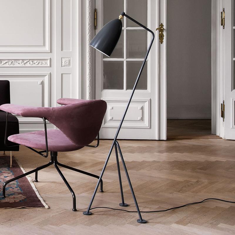 GUBI GRÄSHOPPA LAMPADAIRE TRÉPIED, ANTHRACITE