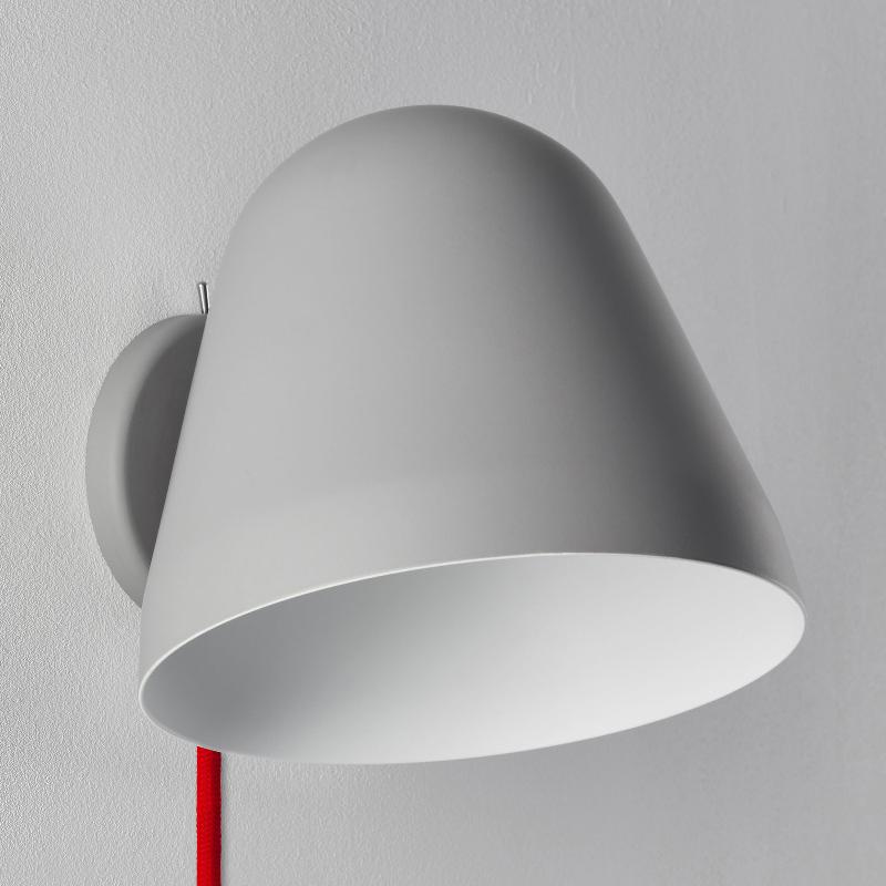 NYTA TILT WALL SHORT APPLIQUE CÂBLE ROUGE, GRISE
