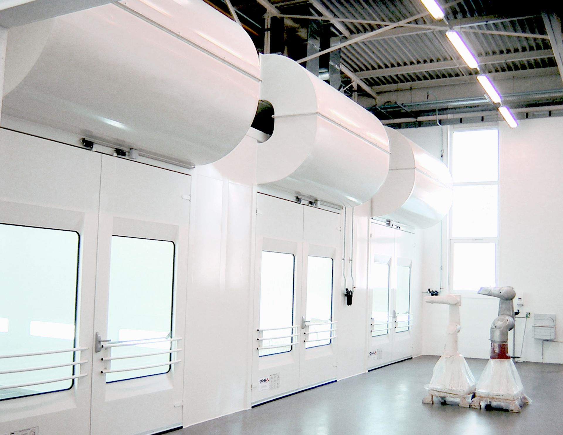 Cabine de peinture avec ventilation verticale