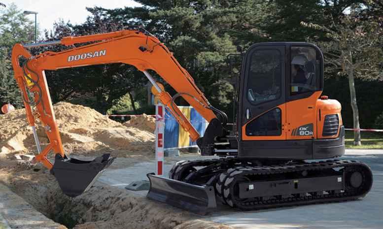 Mini-pelles DX80R / 8t - 40,7 kW / 54,6 CV à 2000 tr/min - 8330 kg - 4150-4675 mm_0