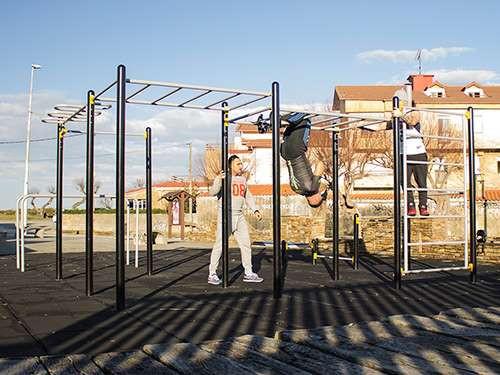 Parcours Sportif - Street Workout en Acier peint - Dimensions et Fixations Variées_0