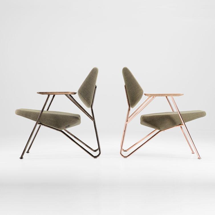 Polygon fauteuil - siège en mousse moulée avec accoudoirs en bois massif et piètement métallique_0