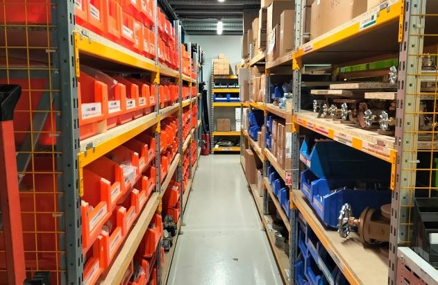 Rayonnage mi-lourd industriel - Stockage polyvalent et robuste - disponible en achat neuf et occasion_0