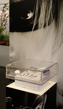 Vitrine horizontale en plexiglass avec tiroir fermant à clef - dimensions standards ou sur mesure_0