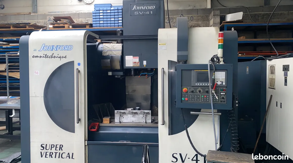 Centre d'usinage Johnford SV-41 - commande Fanuc - Année 2006 - BT 40, 10 000 tr/min, 11 kW_0