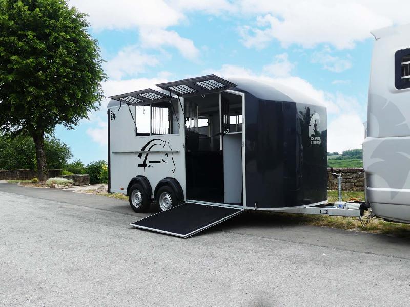Remorque Van à chevaux CHEVAL LIBERTE MAXI 4 - 4 Places - 478 x 207 x H230 cm - PTAC : 2700 à 3500 kg - Référence SW700Ma12_0
