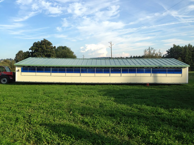 Cabane avicole déplaçable 120m² tractée - châssis métallique et panneaux sandwichs_0