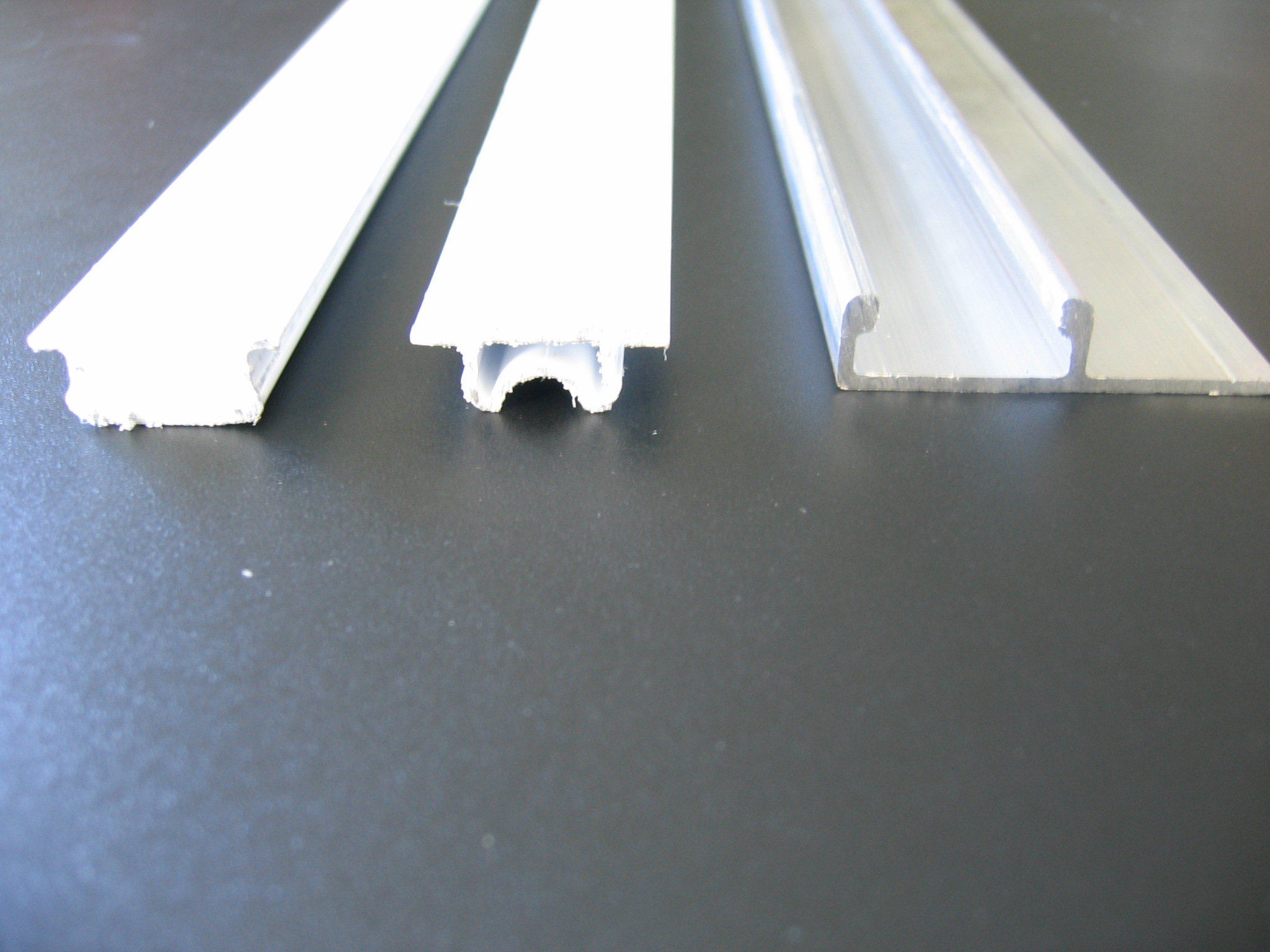 Clip Oméga PVC + Clé PVC - Barre de 4 m pour profils, tubes et pannes alu_0